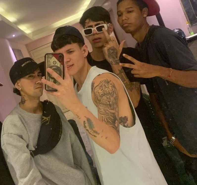 Chat XXX offline de Gang_Members_xxx_