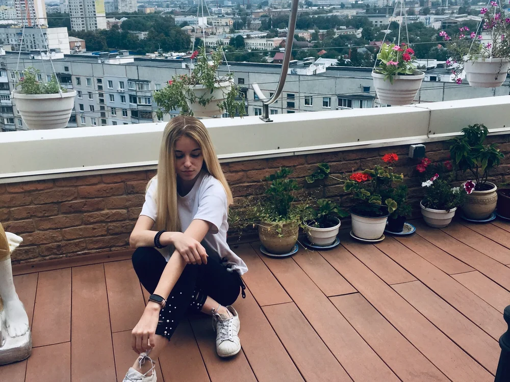 blonde_ella's Offline Chat Room