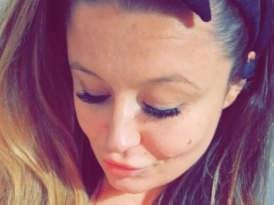 MissSweetCheeks94's Offline Chat Room
