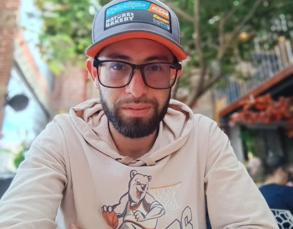 J_OneTop_01's Offline XXX Chat