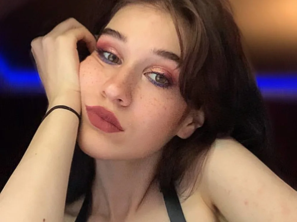 LisaRise's Offline XXX Chat