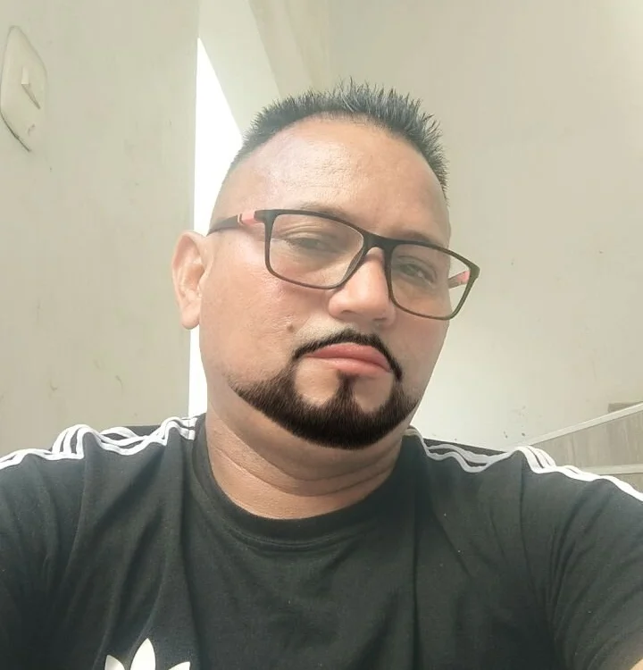 elguapo345's Offline XXX Chat