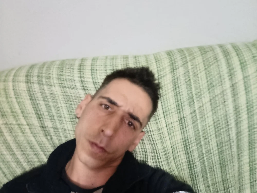 Raul7kpn's Offline Chat Room