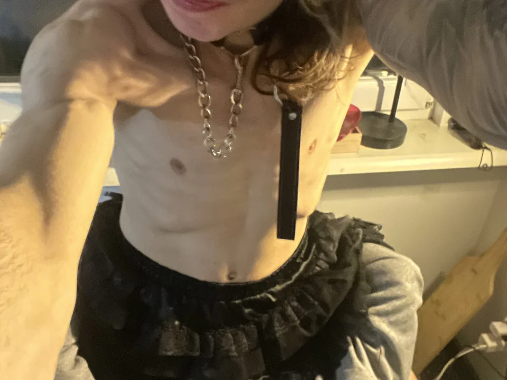 DaddyTrapQueen's Offline Chat Room