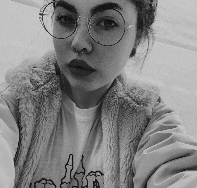 Velvet-Vixen's Offline XXX Chat