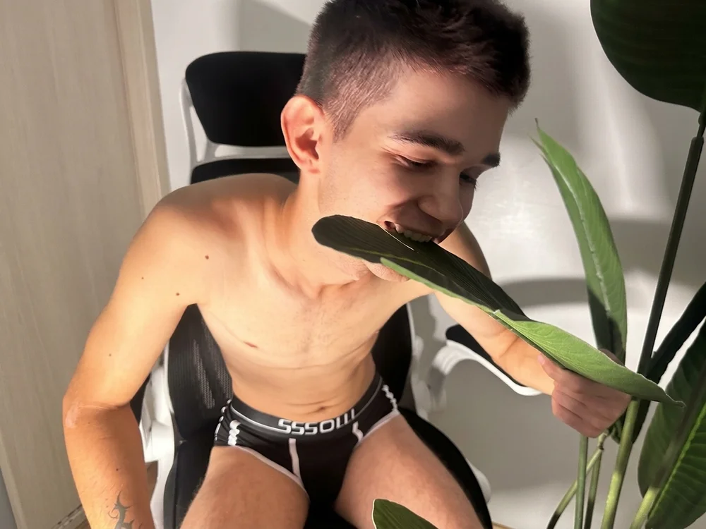 DavidSlimboy Offline XXX-Chat