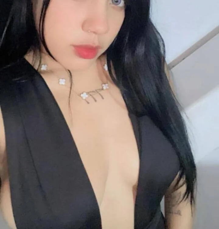 Alexandra14x's Offline Chat Room
