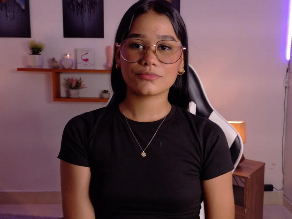 Luna_sofia_1110's Offline XXX Chat