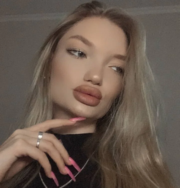 AnabelDean's Offline Chat Room