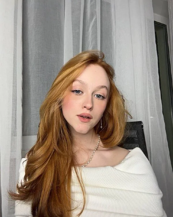 ava_lees' Offline Chat Room