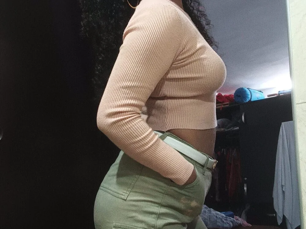 Liora_Rayne's Offline XXX Chat