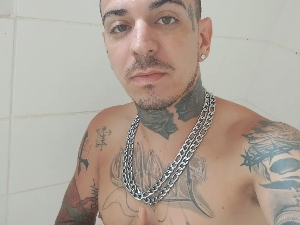 allace1010's Offline Chat Room
