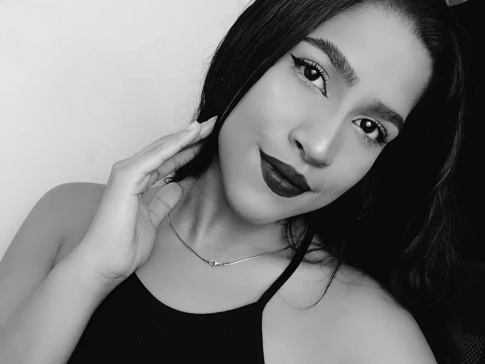 tatta_pretty Adlı Modelin Çevrimdışı Sohbet Odası