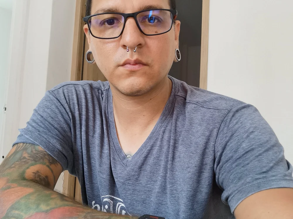 Damian_2185 offline chatrum