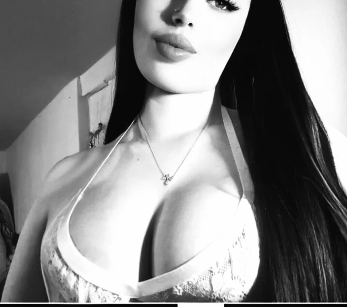 bbyscarlett Offline XXX-chat