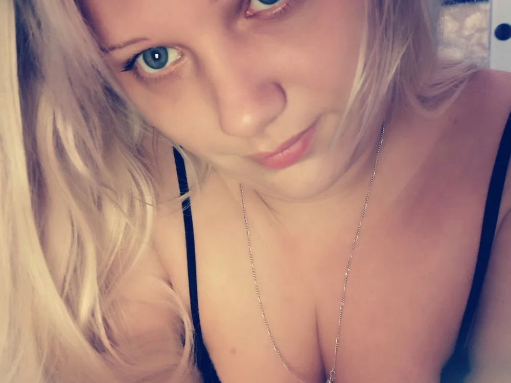 Selena_Kissi's Offline XXX Chat