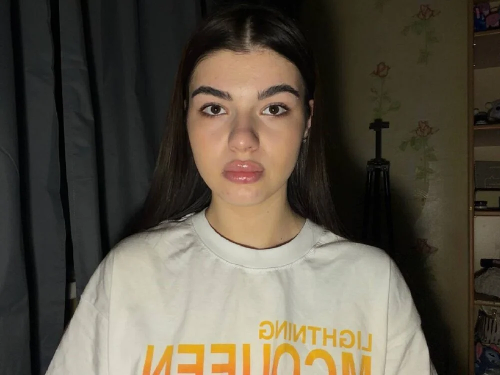 CreatedPermussion Adlı Modelin Çevrimdışı XXX Sohbeti