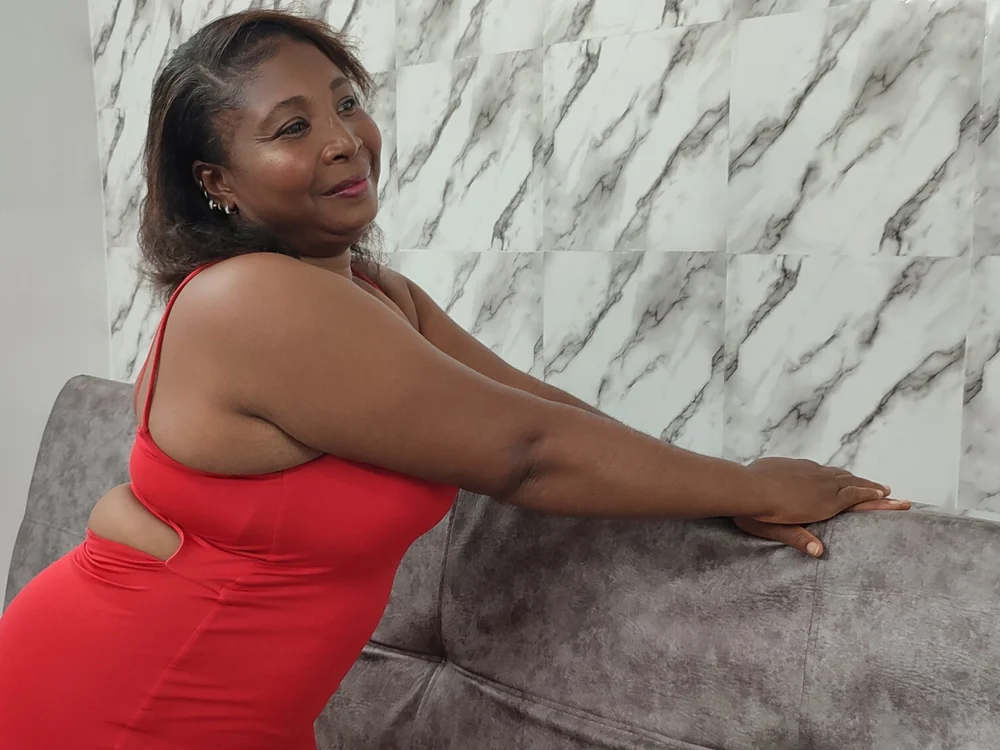 SarahBrand's Offline Chat Room