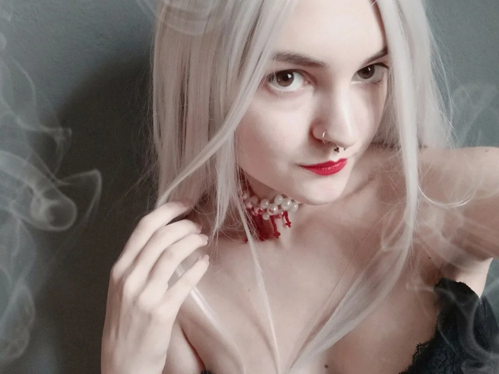 LynetBlow's Offline Chat Room