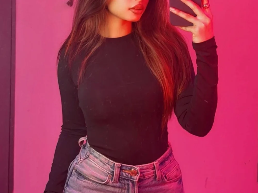 Rasha_20's Offline XXX Chat