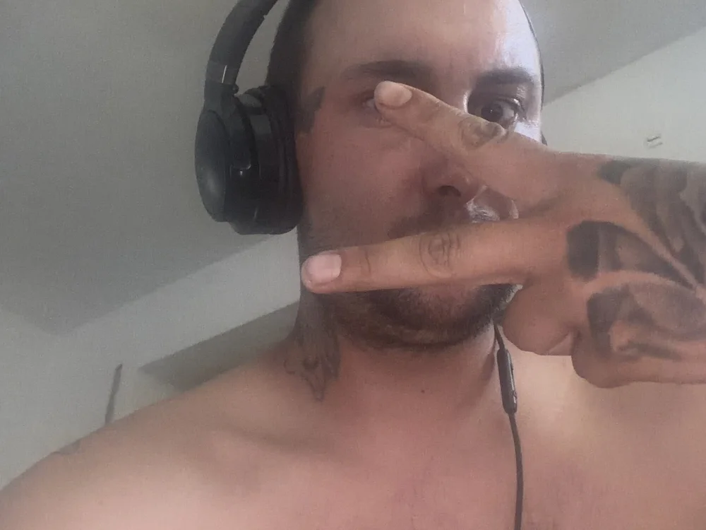 mrrauek's Offline XXX Chat