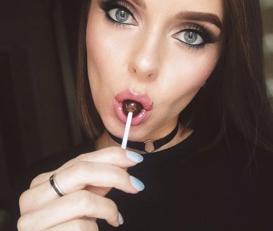 Lil__Fleur offline XXX-chat