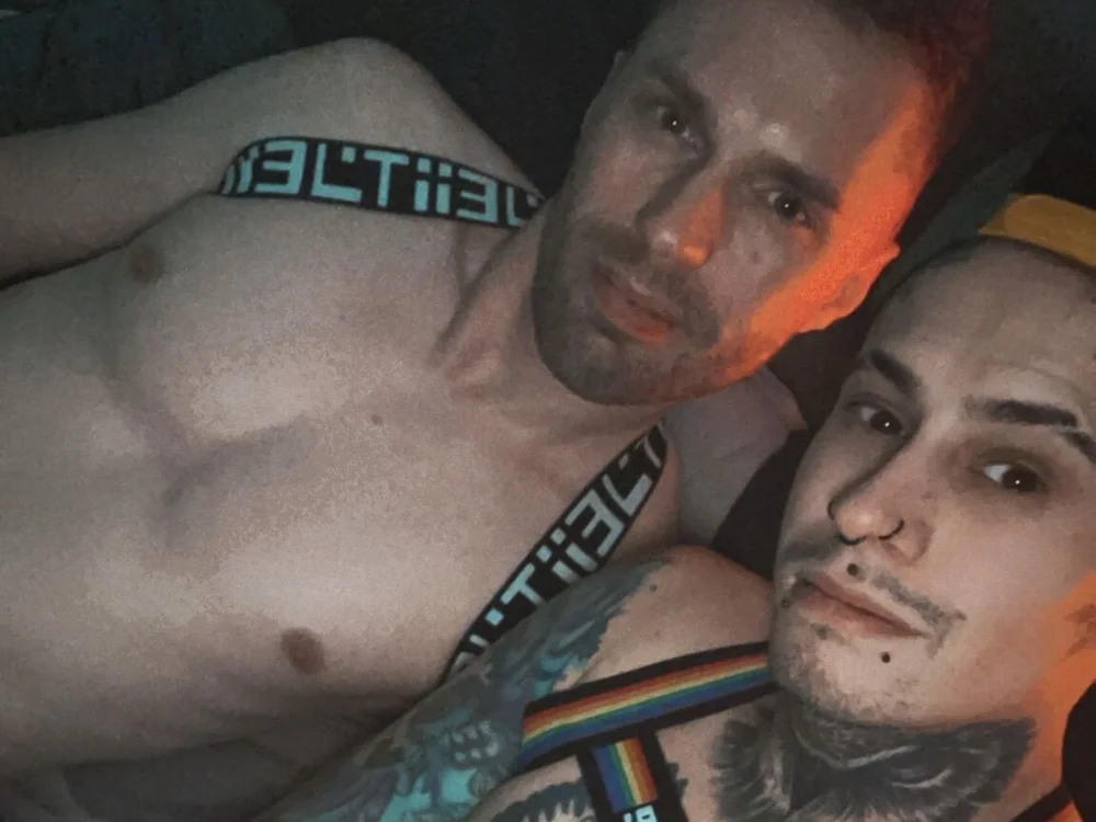 Flycouple25 Offline XXX Chat