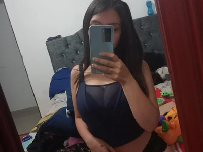 Emily_osman live cam preview