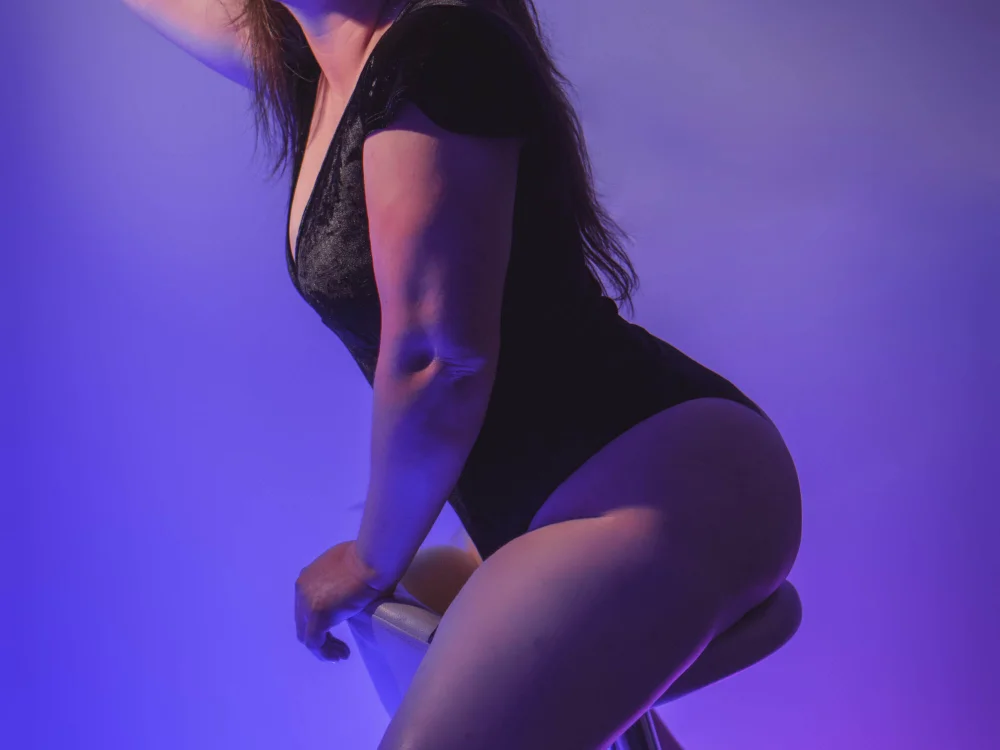 Bellaa_Ortega's Offline Chat Room