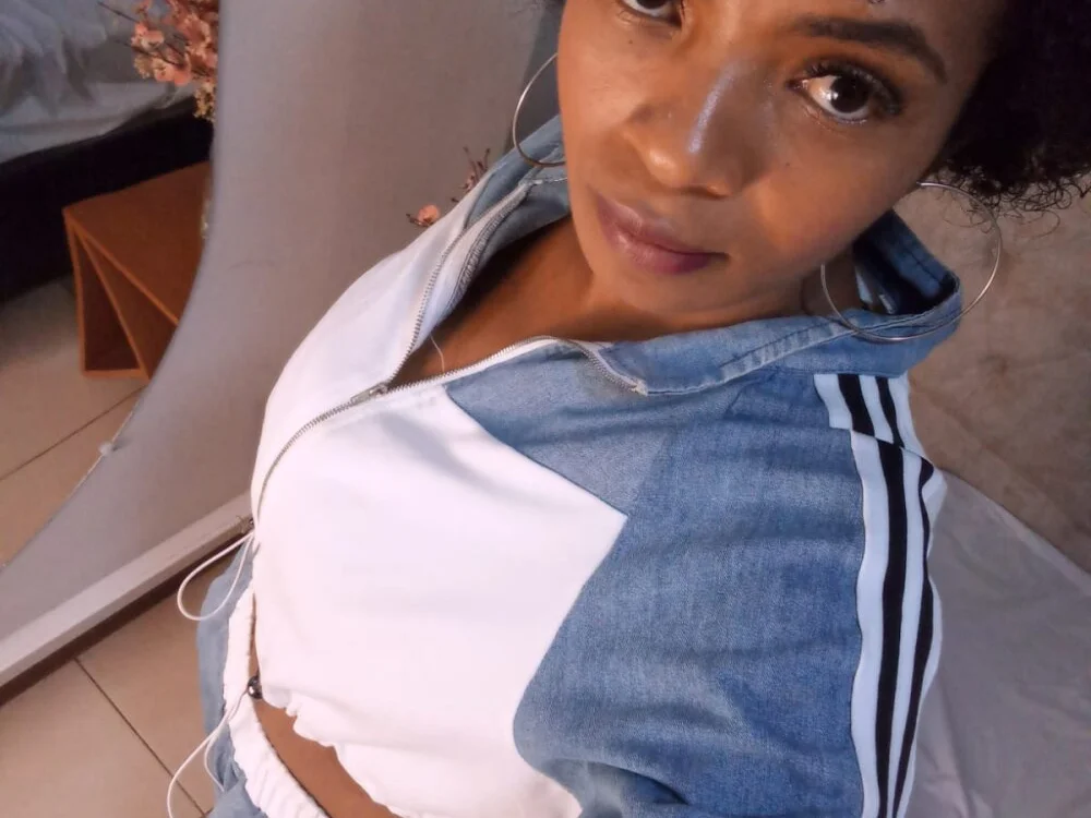 NaomiCampbell_7: συνομιλία ΧΧΧ εκτός σύνδεσης