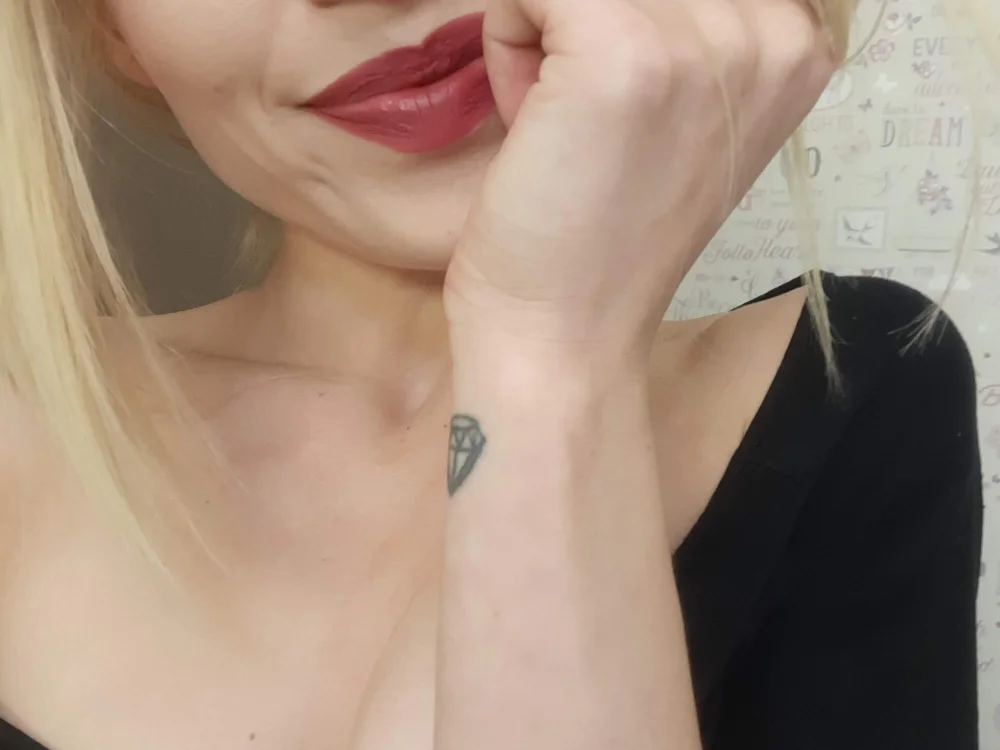 AmazingEy3sx1's Offline XXX Chat