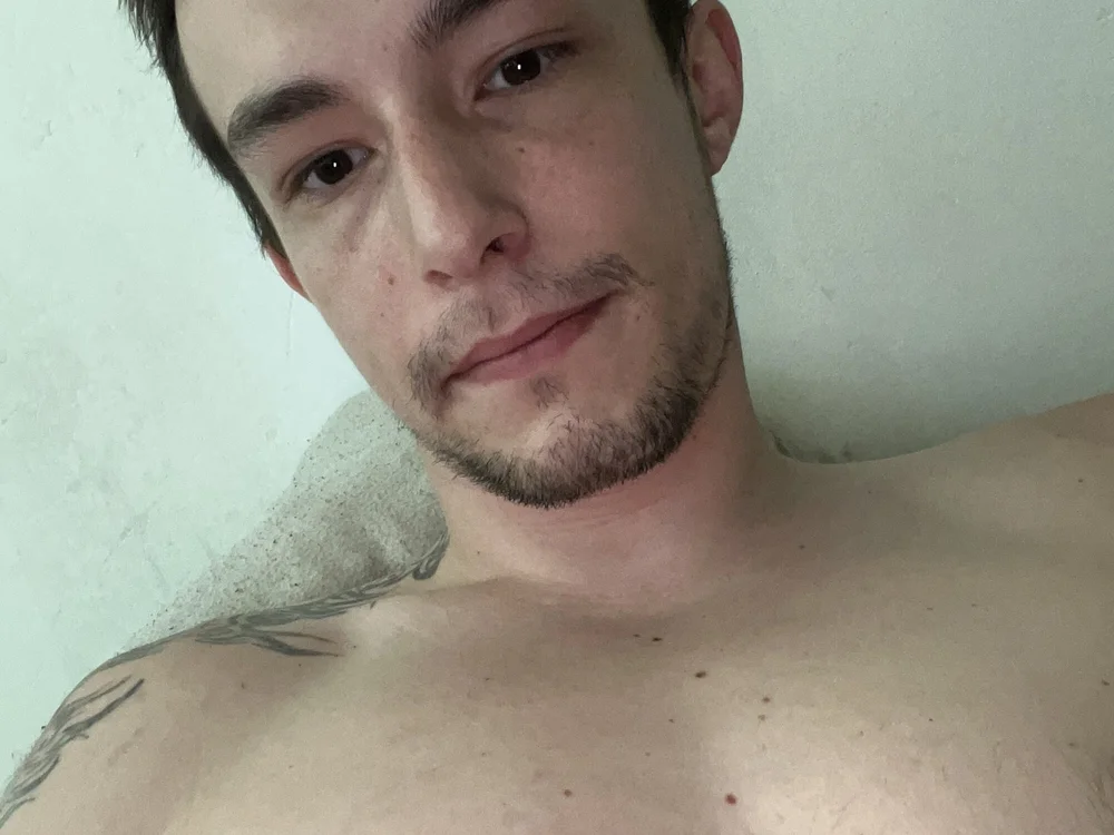 TedyDick Adlı Modelin Çevrimdışı Sohbet Odası