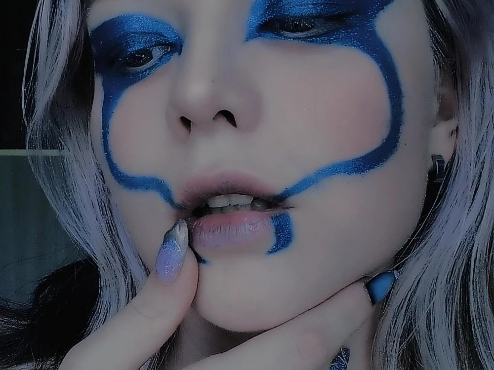 LauraBlackf's Offline Chat Room