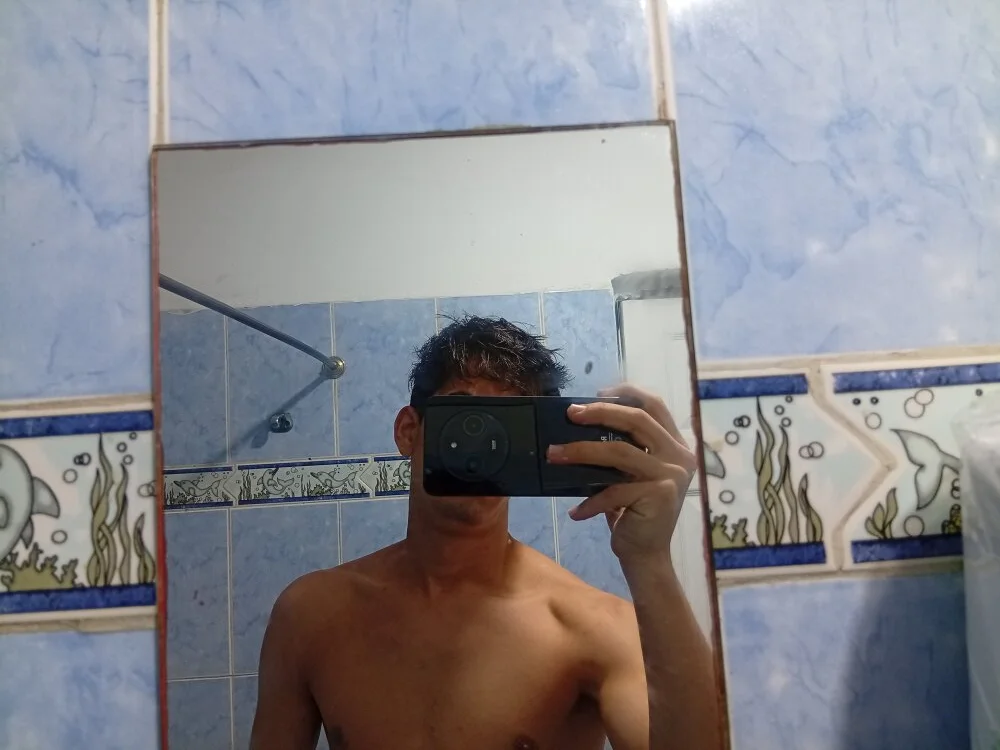 Aandrecito 離線 XXX 聊天