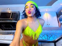 Model Riley_Blue