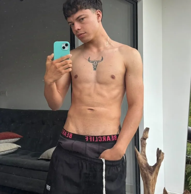 Ander_Blazee Offline XXX-Chat