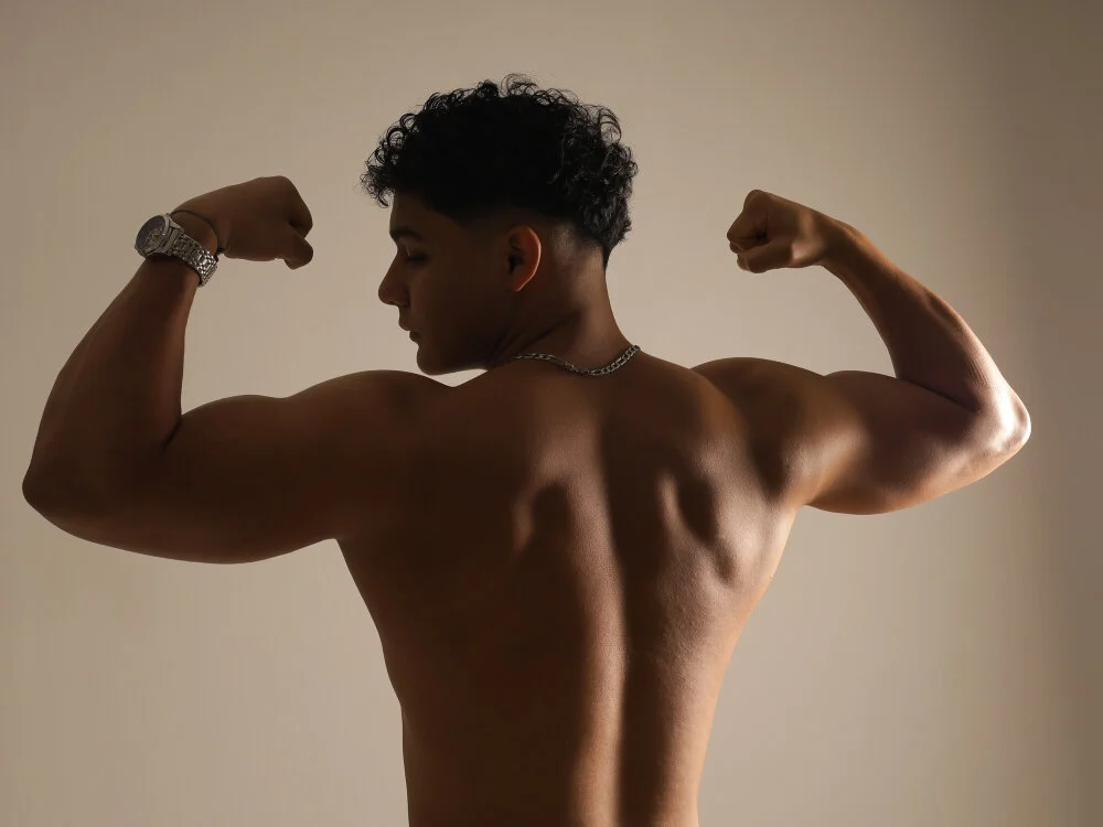 adam_brownn's Offline XXX Chat