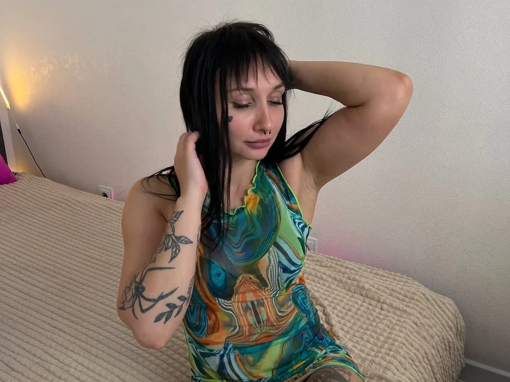 Maya_Morgan's Offline Chat Room