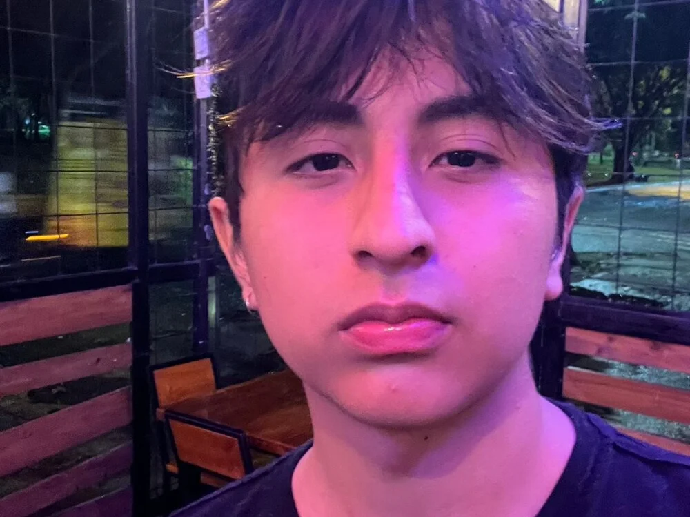 Zyan18 Adlı Modelin Çevrimdışı XXX Sohbeti