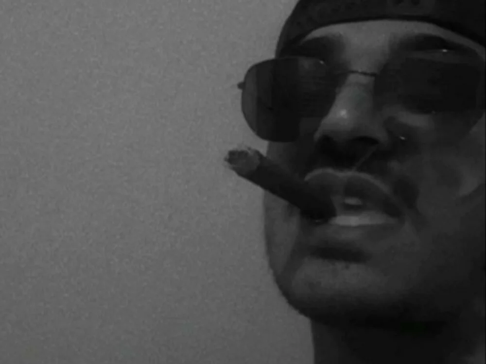 KaraJ19 Adlı Modelin Çevrimdışı XXX Sohbeti