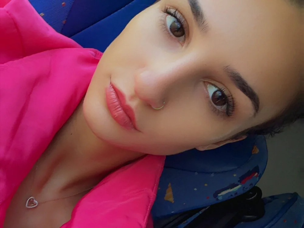 eloravane Chat XXX offline