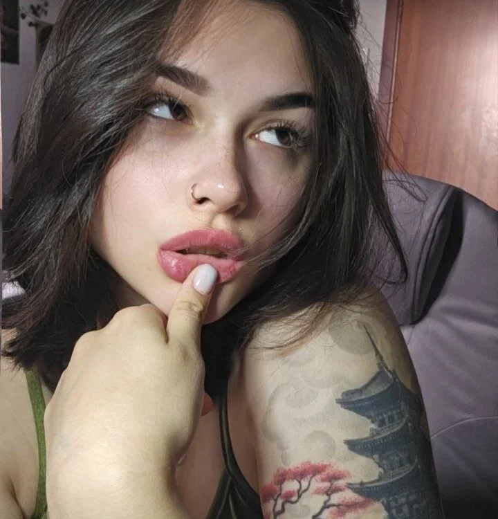 kira_kick's Offline Chat Room