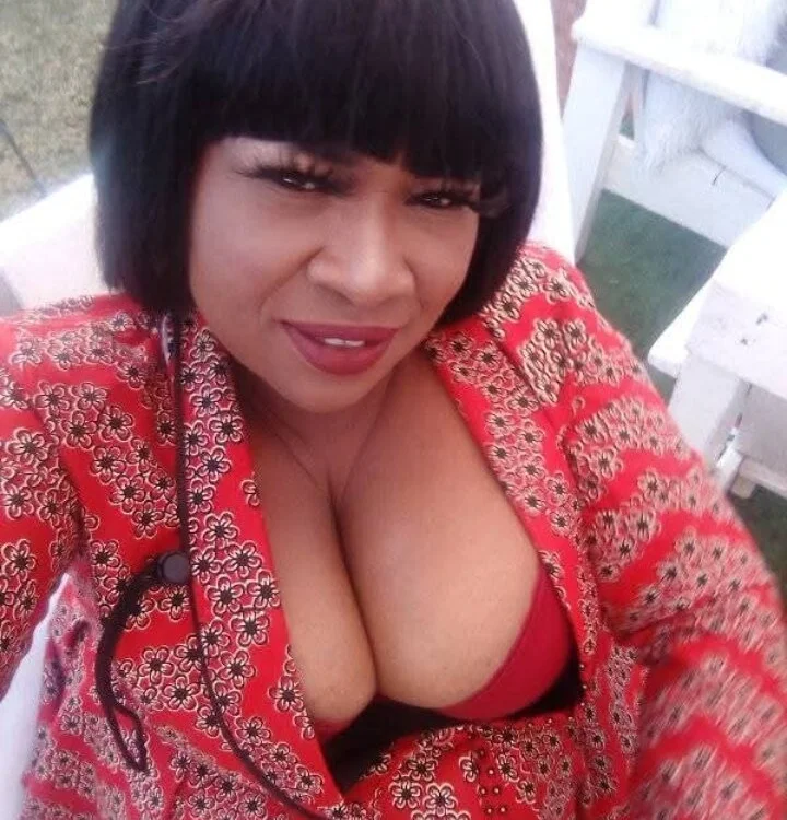 BustyGoddess08's Offline XXX Chat