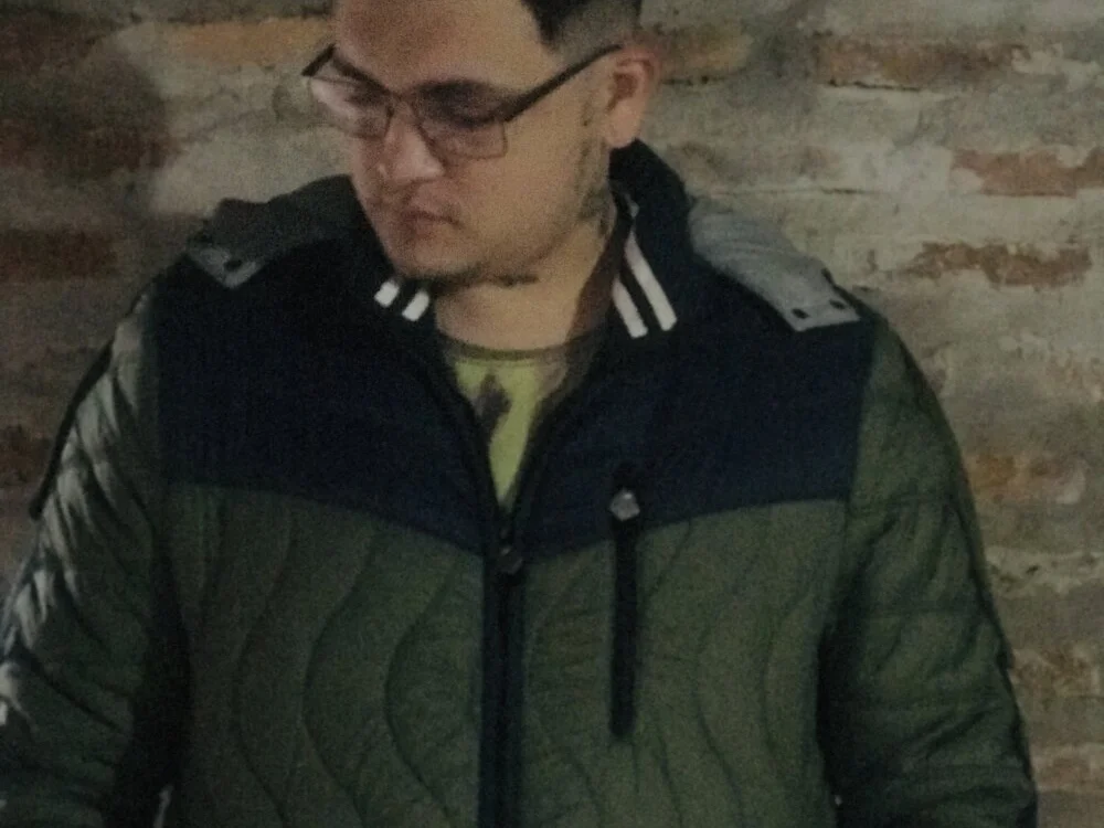 TangledWhelp Offline XXX-chat