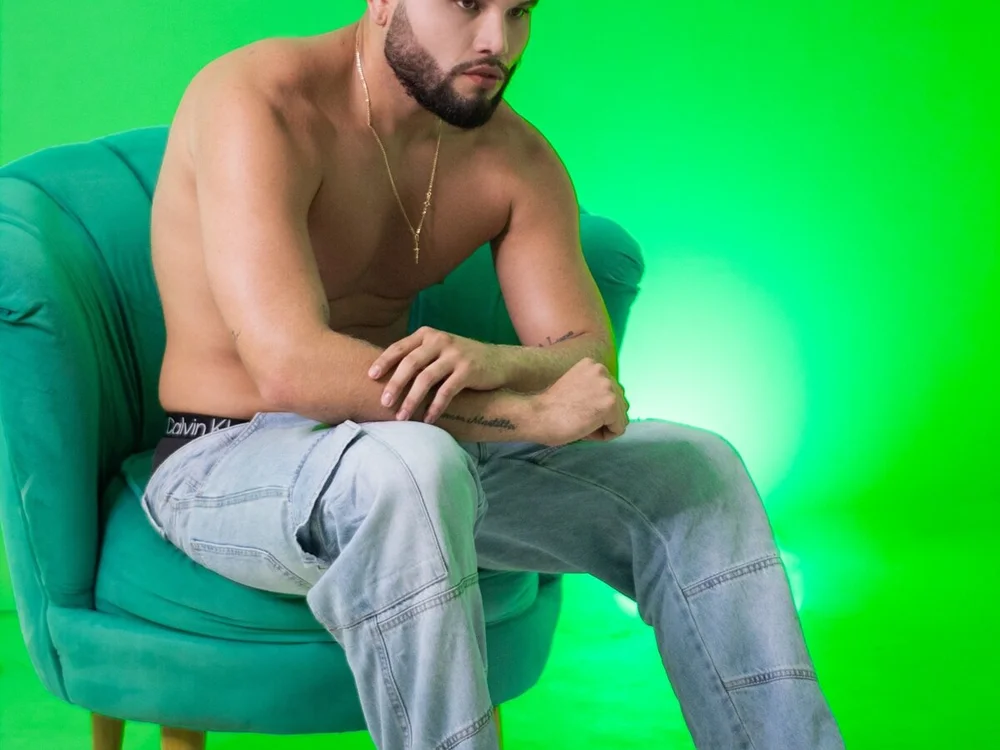 Maxstrong70's Offline Chat Room