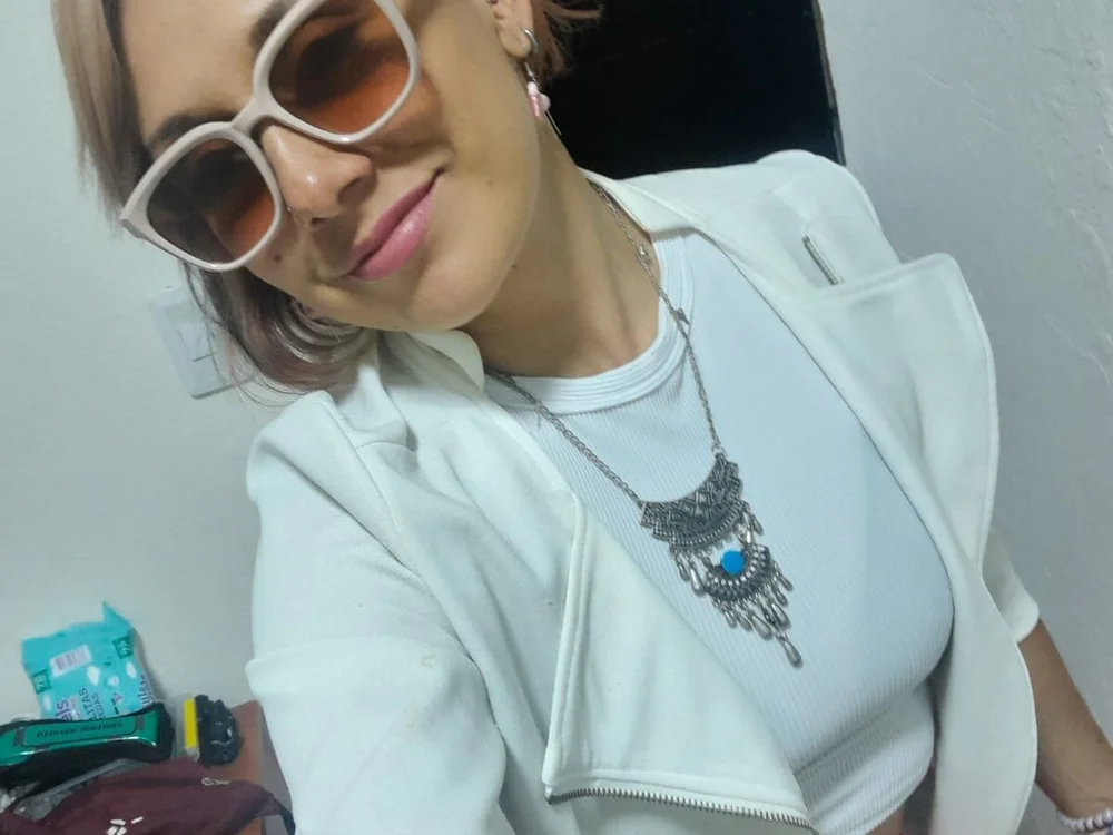 Adila_Zaida's Offline XXX Chat