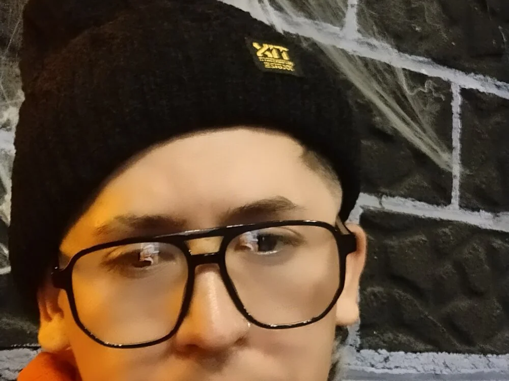 aZepuft's Offline XXX Chat