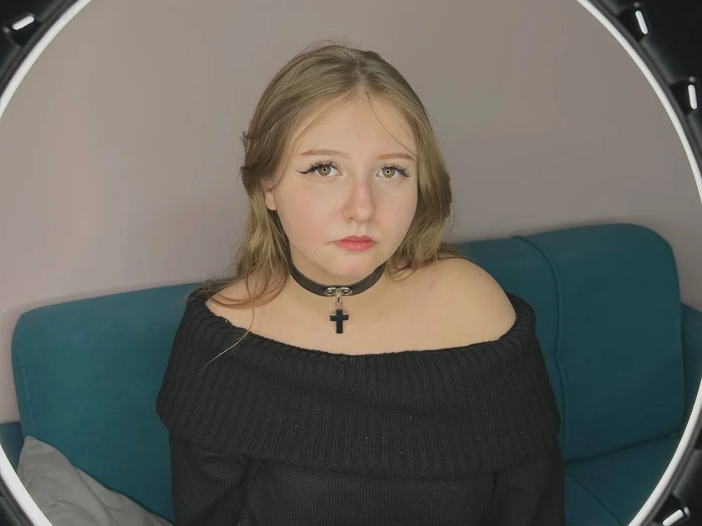 LinorEvans' Offline Chat Room