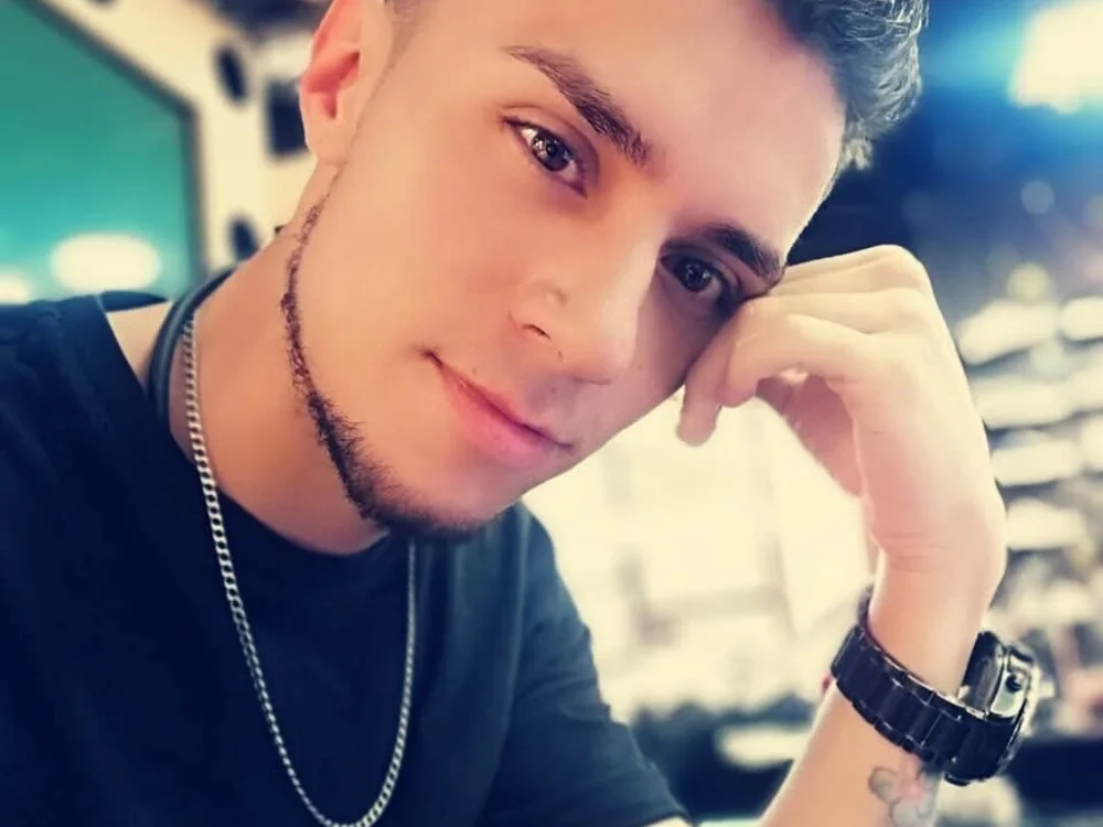 SezBoyhot offline chatrum