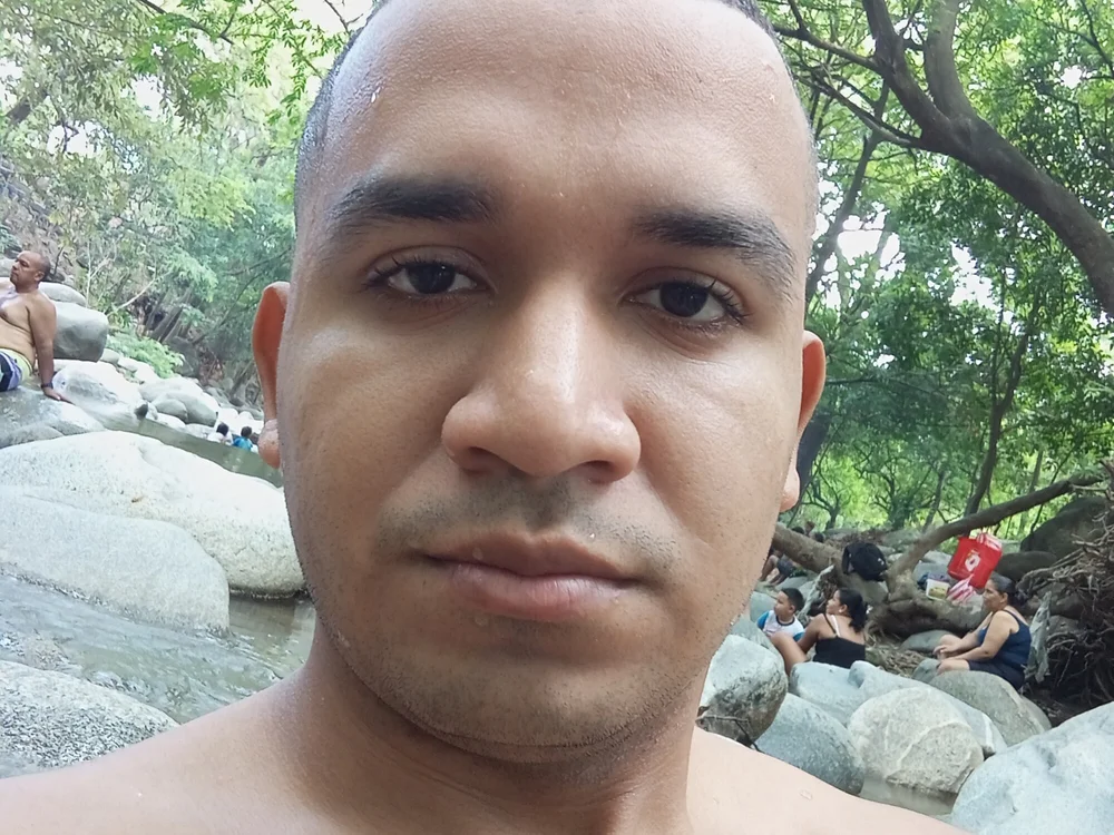 Roberto27051: офлайн-секс-чат